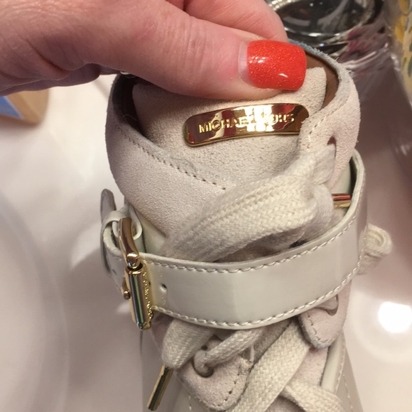 Michael Kors size 10 taupe cream wedge lace up - Picture 4 of 8